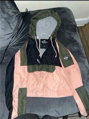 Hollister Black, Olive & Pink Colorblock cropped Windbreaker Jacket